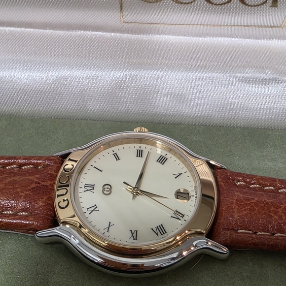 Gucci 8000M Gold & Silver Swiss Made Timepiece - Picture 11 of 16